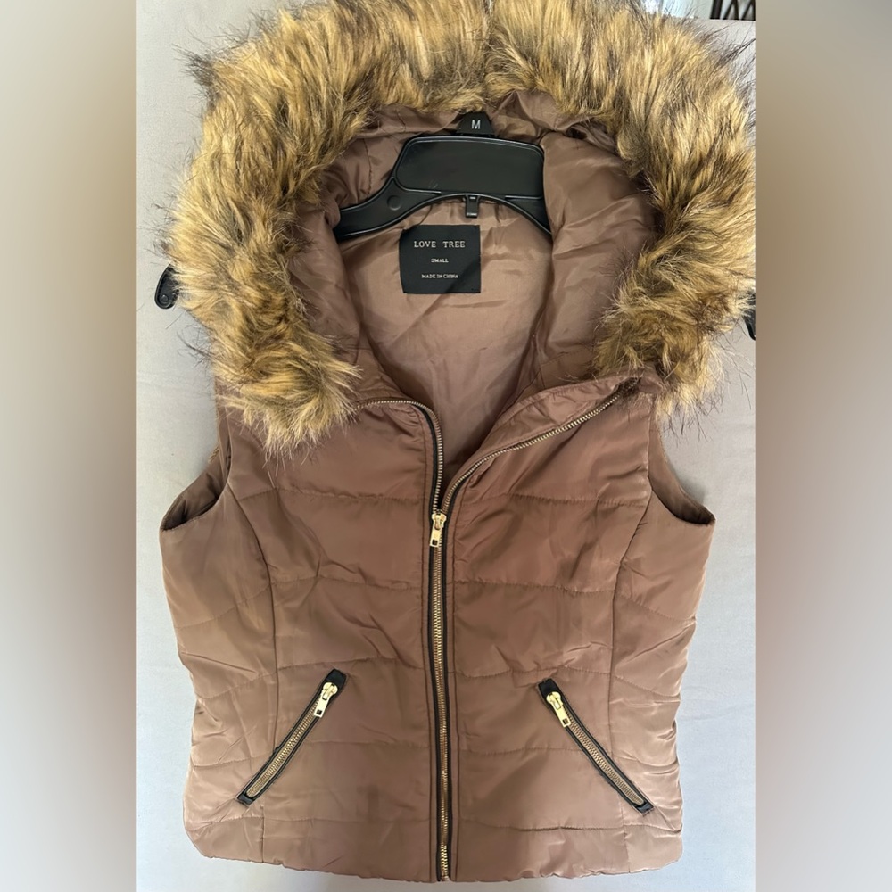 Women’s vest with faux fur hood size small like new